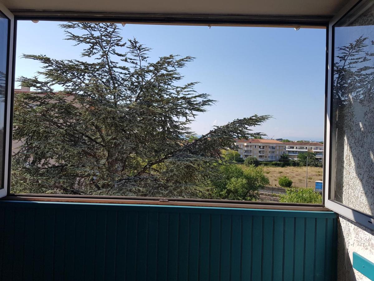 Avec Agreable Loggia Dans Privee Frejus